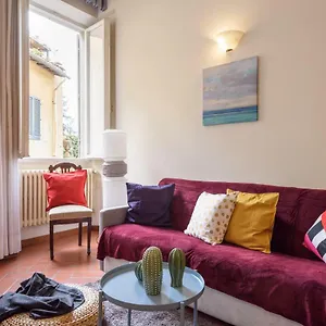 Enchanting Alcove In Ponte Vecchio Apartment